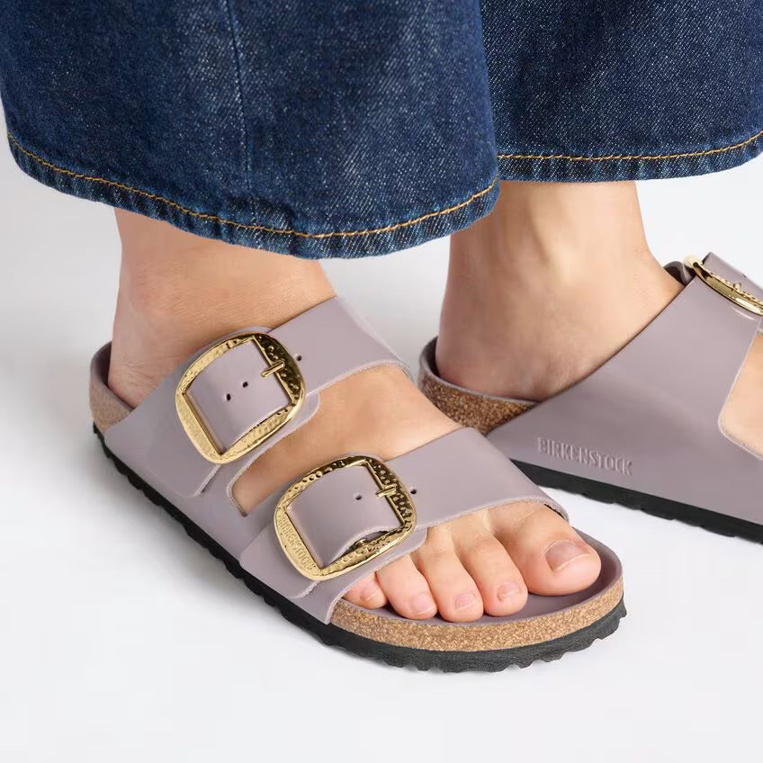 Birkenstock ARIZONA HAMMERED BIG BUCKLE 1029762 High Shine Faded Purple | Cuir Largeur Étroite - Dealorys