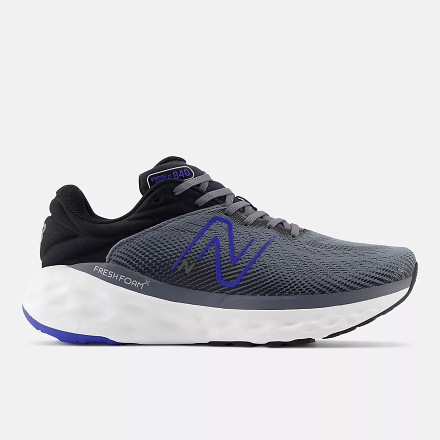 New Balance M840FCB Castlerock/Bleu Marine/Noir | Espadrilles de course - Dealorys