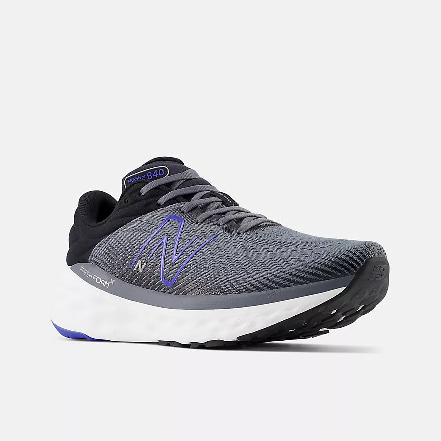 New Balance M840FCB Castlerock/Bleu Marine/Noir | Espadrilles de course - Dealorys