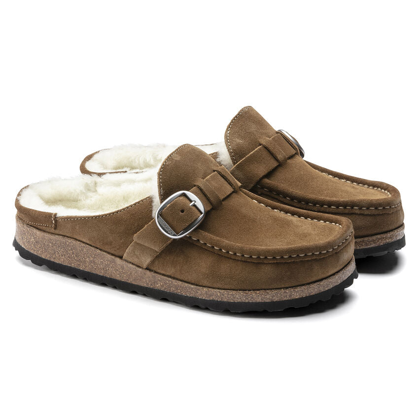 Birkenstock BUCKLEY SHEARLING 1018127 Tea Suede pour Femmes Largeur Étroite - Dealorys